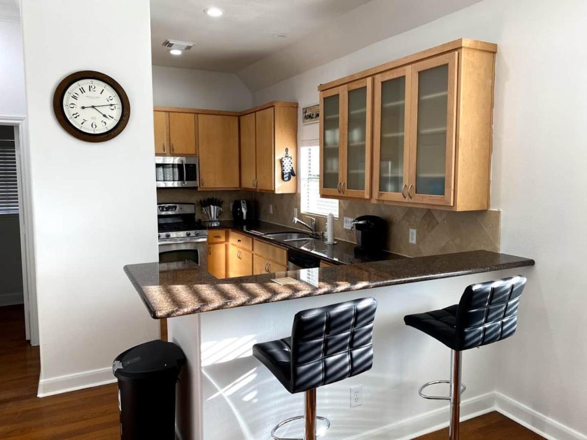 Luxury 3-Story Home In Downtown Houston Bagian luar foto